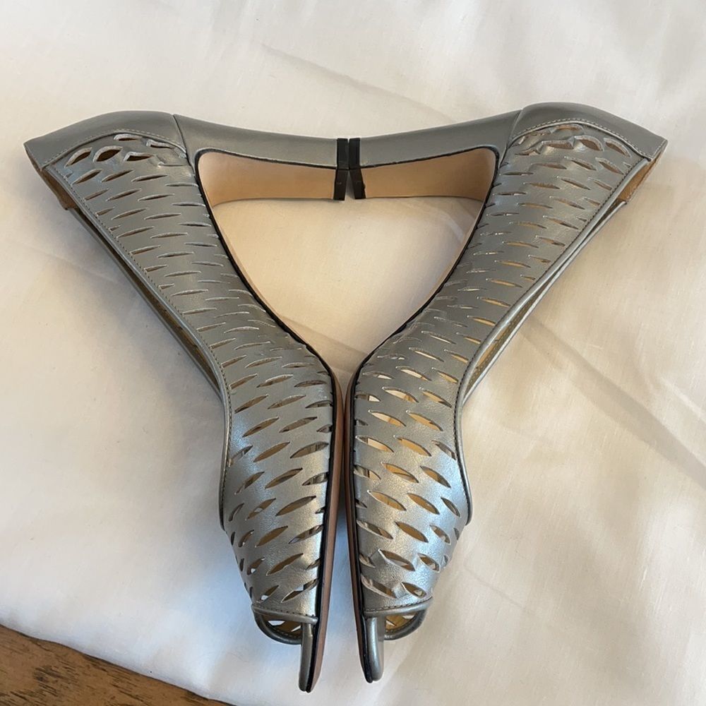 AQUATALIA GUNMETAL CUT OUT PEEPTOE SHOES. … - Picture 4 of 9